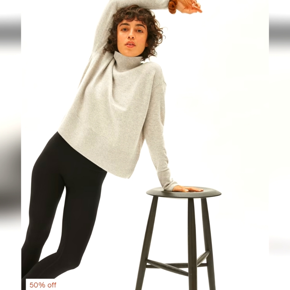 Everlane The Cashmere Square Turtleneck Sweater - Picture 2 of 9